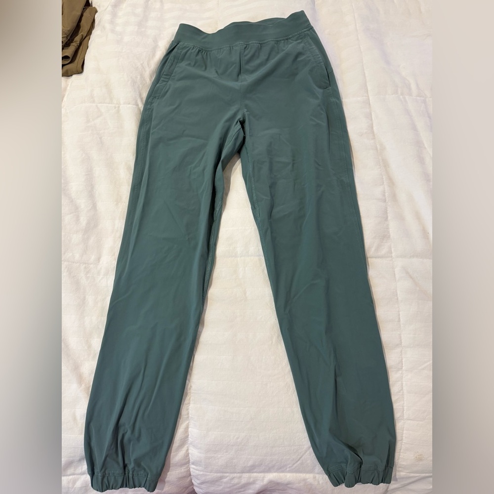 Lululemon Adapted State high rise Joggers Full length size 4 Green.